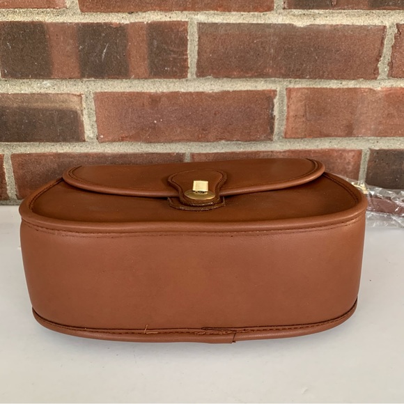 Tan faux leather crossbody bag With Mirror And Coin Keychain Small Purse NEW - Picture 2 of 10